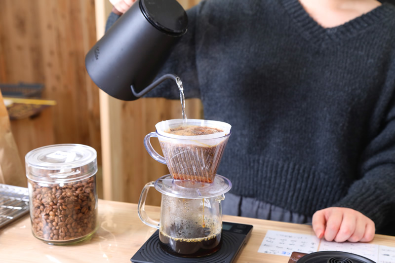 一杯ずつ丁寧にハンドドリップした風味豊かなコーヒーが購入できます