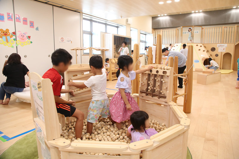 木製のおもちゃがたくさん揃う「プレイルーム」